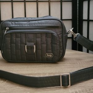 Lug carousel bag